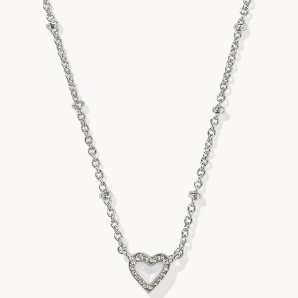 NWT Kendra Scott Mini Ari Heart Satellite Pendant Necklace in Mother of Pearl - Picture 1 of 15